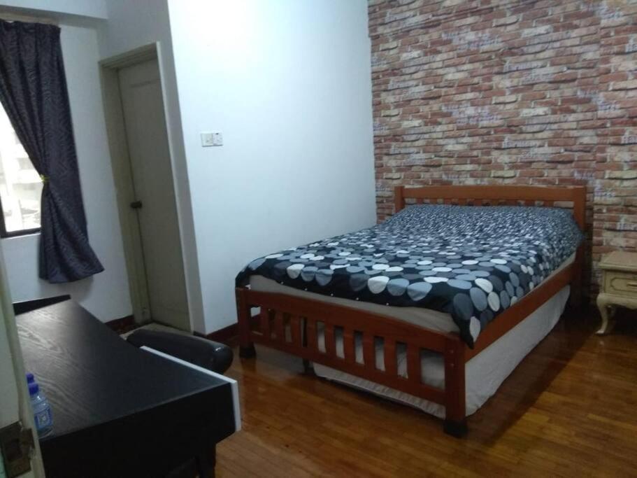 3Rooms 10Pax Mc 5 Star Hotel Sofa&Bed Mrt Mcd Axiata Seri Kembangan Exteriör bild