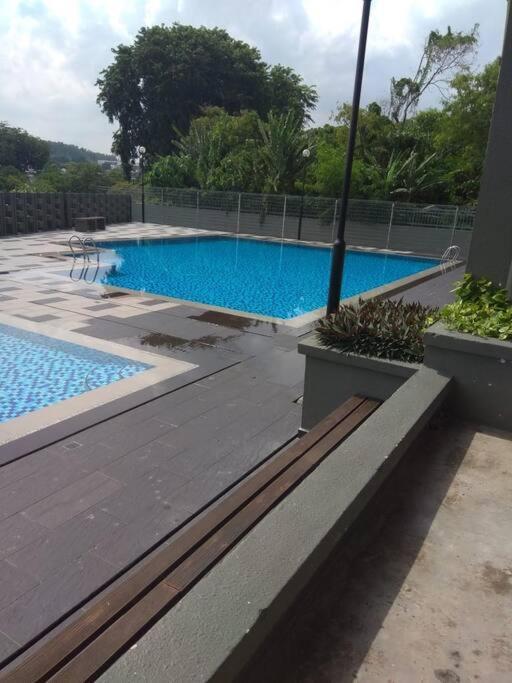 3Rooms 10Pax Mc 5 Star Hotel Sofa&Bed Mrt Mcd Axiata Seri Kembangan Exteriör bild